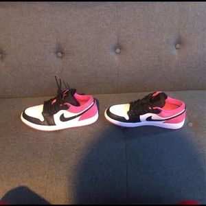 Nike black active fuchsia